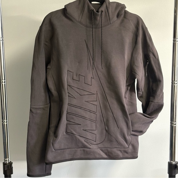 Nike Tech Set - Picture 4 of 12